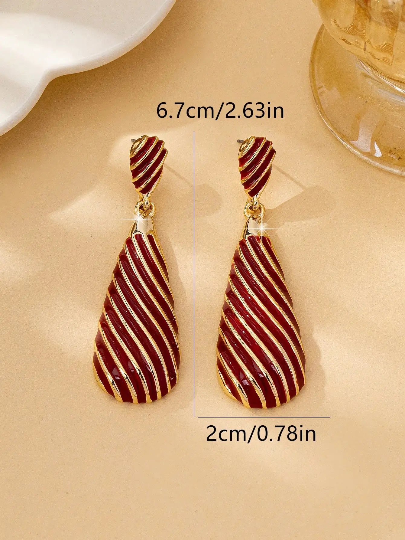 A Pair of Trendy, Sexy, Exaggerated, Fashionable, and Versatile Women's Oil-Drip Earrings in a European and American Style