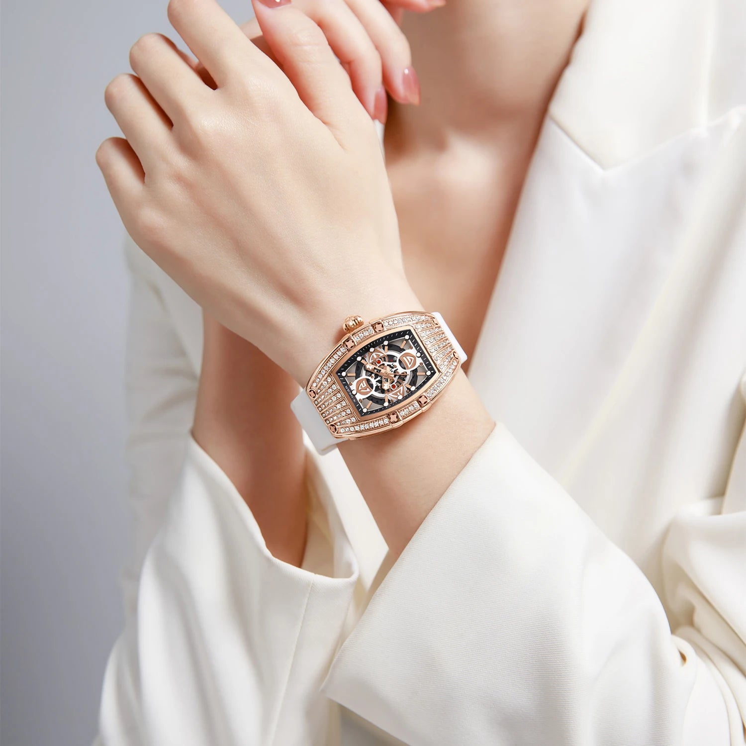 Women Luxury Elegant Diamond Women Watch Gift Versatile quartz watch