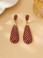 A Pair of Trendy, Sexy, Exaggerated, Fashionable, and Versatile Women's Oil-Drip Earrings in a European and American Style