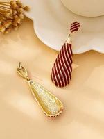 A Pair of Trendy, Sexy, Exaggerated, Fashionable, and Versatile Women's Oil-Drip Earrings in a European and American Style