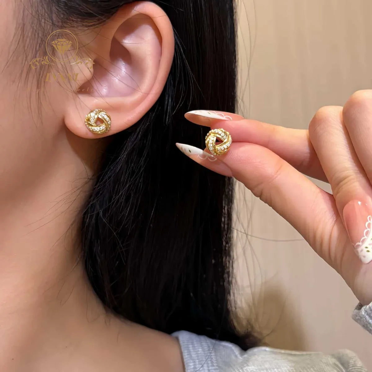 Diamond-studded Entwined Triangular Stud Earrings Exquisite Sweet Earrings for Women Affordable Luxury Gifts Commuting Jewelry
